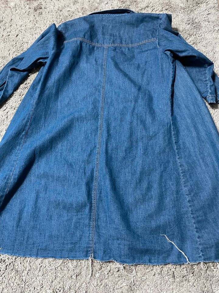 Kurzes Jeanskleid von Zara, Grösse XS in Weil der Stadt