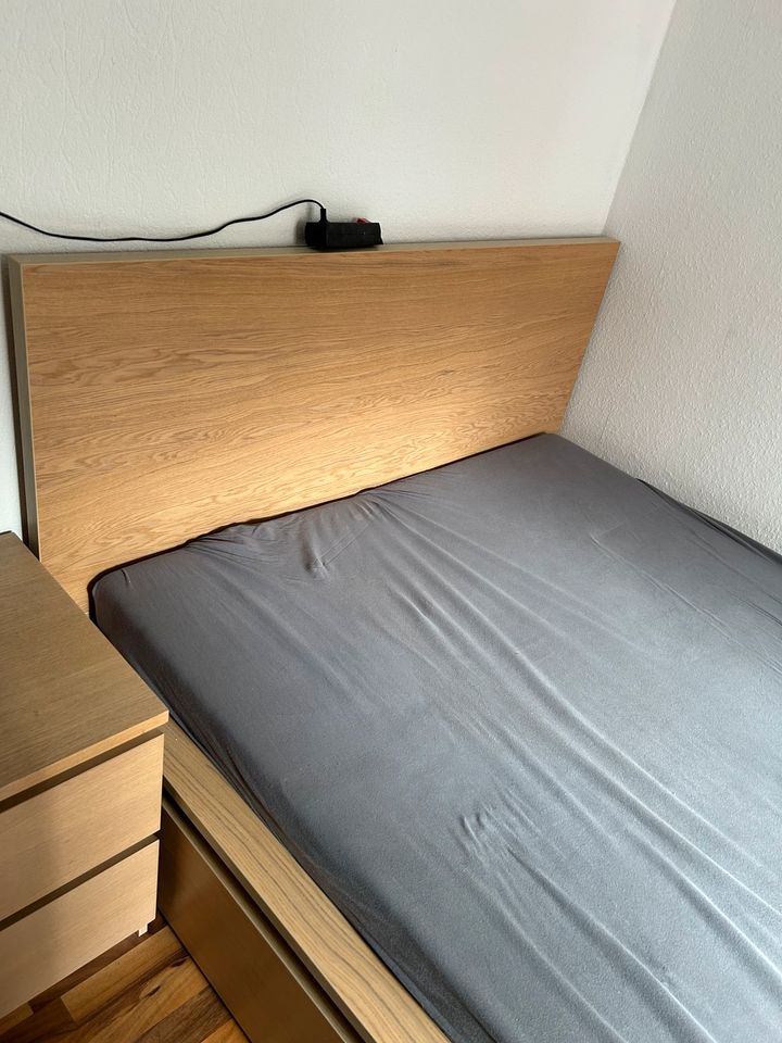 Komplettes IKEA Malm Bett 140x200m mit Matratze und Nachtschrank in Braunschweig