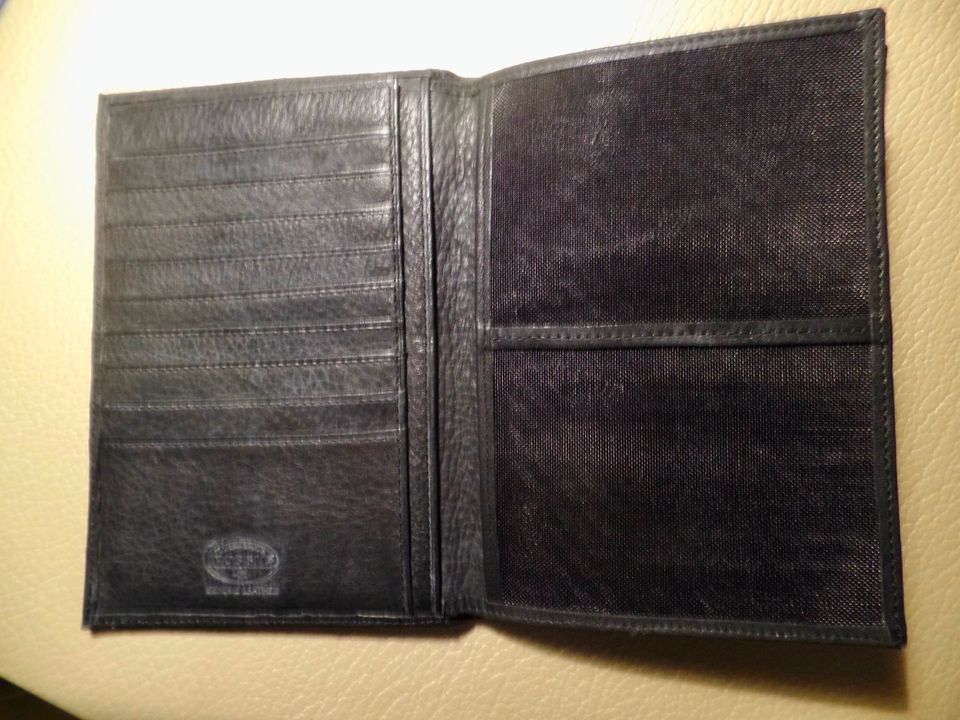 Neues Leder FOSSIL Passport Ausweis-Etui Passhülle in Büchen