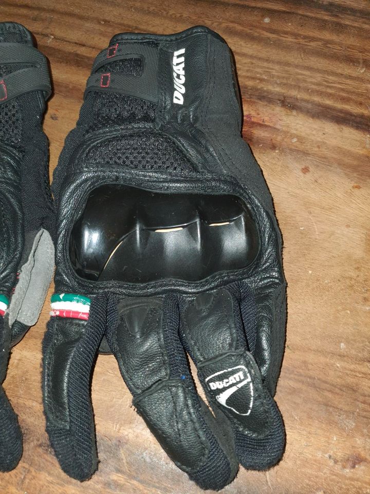 Ducati Handschuhe Neuwertig M Festpreis in Dresden