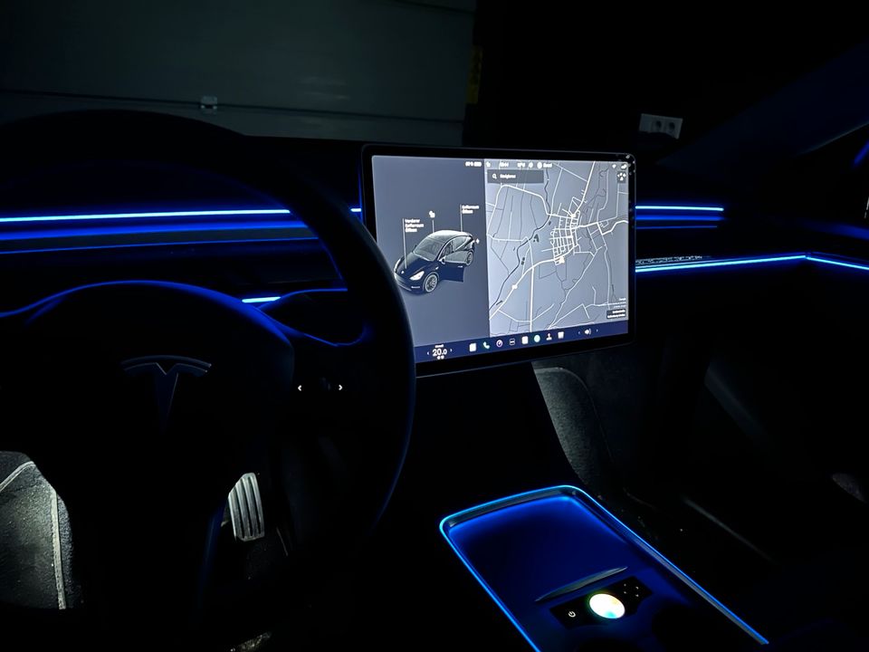 Tesla Model Y / 3 Ambiente Beleuchtung in Katlenburg-Lindau