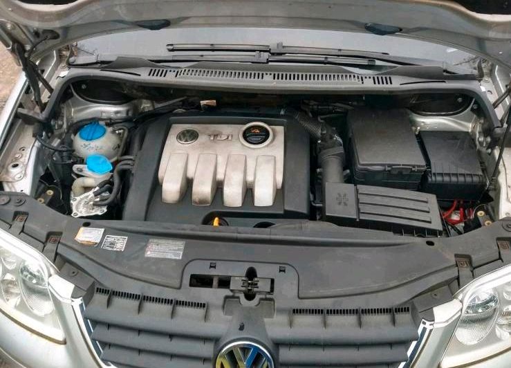 Volkswagen Touran 1.9 TDI Scheckheft TÜV 10/25 in Düren