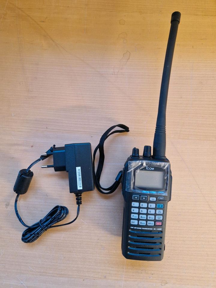 1 x Funkgerät iCOM „VHF AIR BAND TRANSCEIVER IC-A6E“ in Alzenau