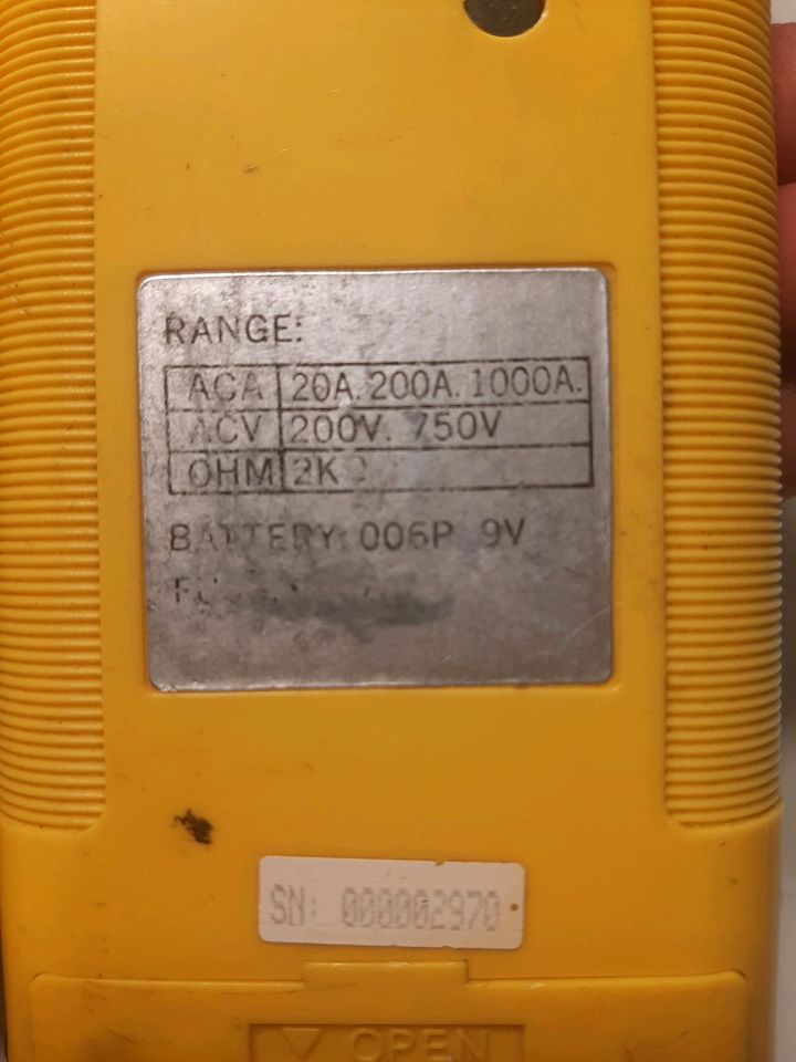 Digital Clamp Meter 93-8010 in München