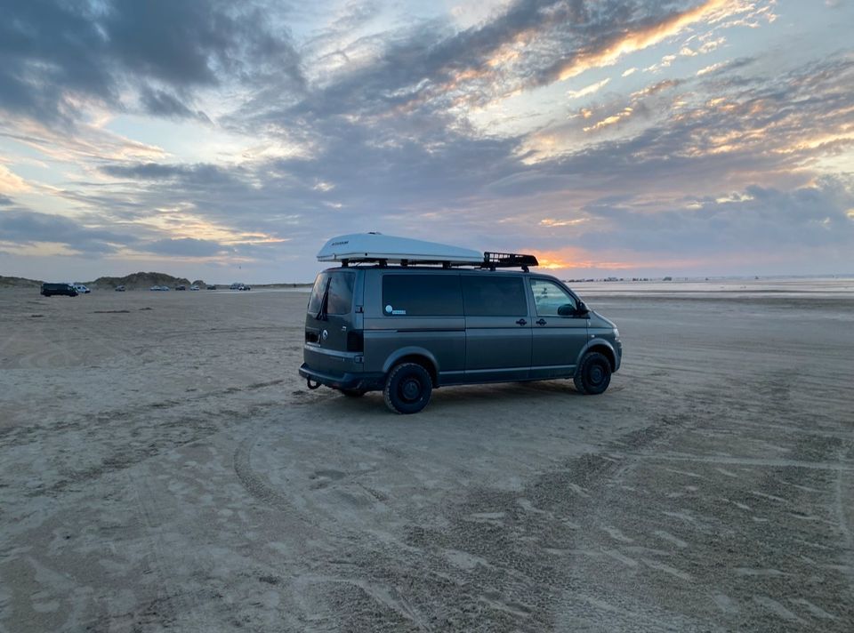 VW T5 langer Radstand mit Dachzelt und Solar in Berlin