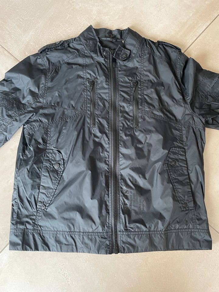 Guess Blousonjacke, Schwarz, Gr. XL, neuwertig in Schinkel