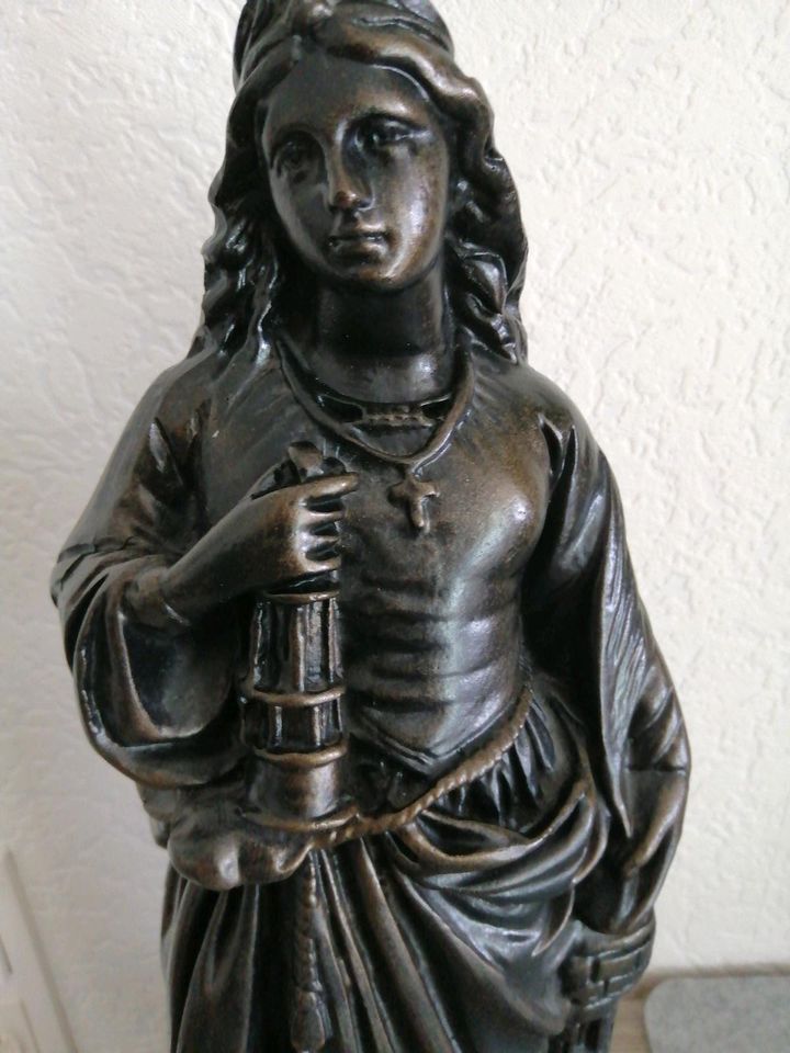 Skulptur, die Heilige Barbara in Voerde (Niederrhein)
