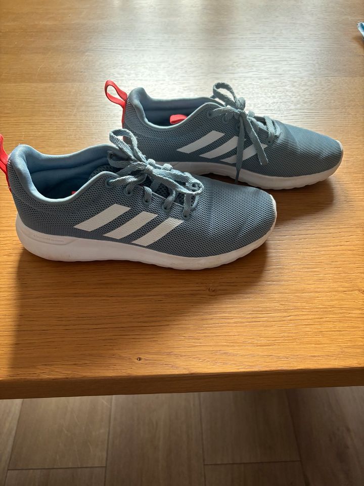 Adidas Sneaker / Sportschuhe Größe 36 /37 in Kamp-Lintfort