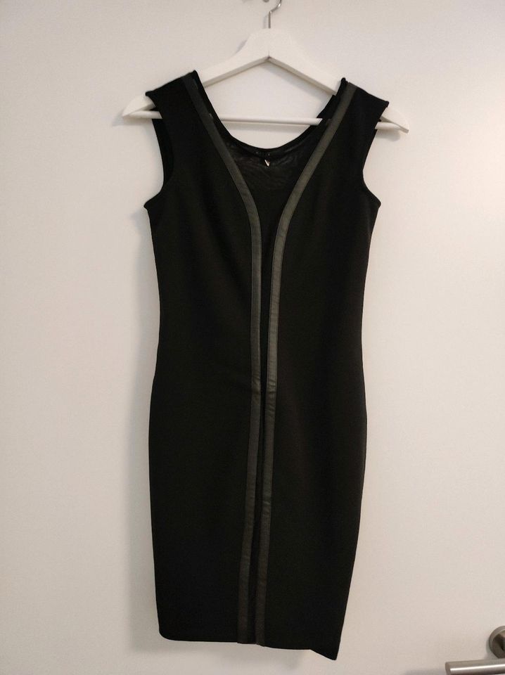 Kleines schwarzes Kleid von Guess 34 in Erlangen