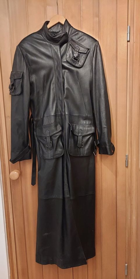 Ledermantel schwarz Größe M von Clash, kaum getragen in Falkensee