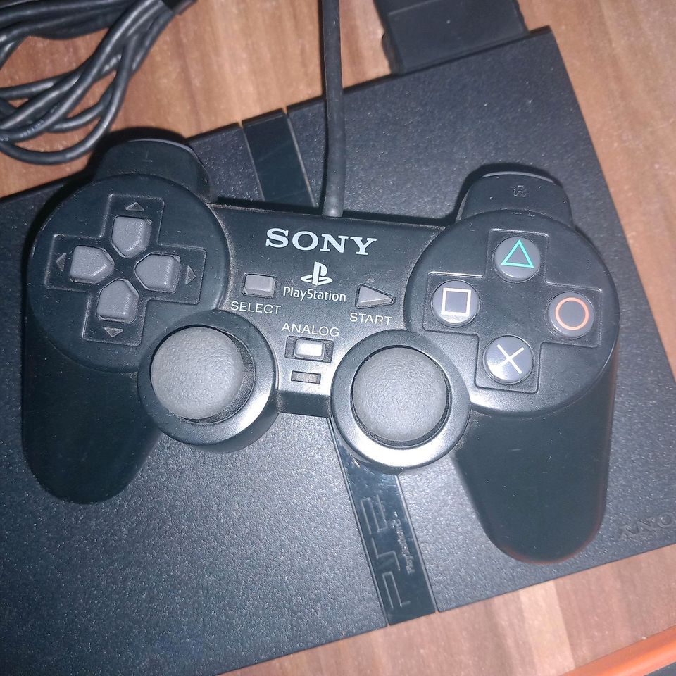 PS2 Playstation 2 + 2 Spiele dabei in Lohmar