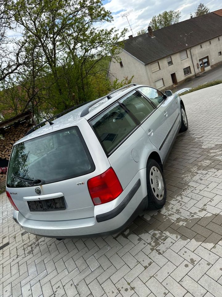Volkswagen Passat Variant 1.9TDI Auto Basis in Blieskastel