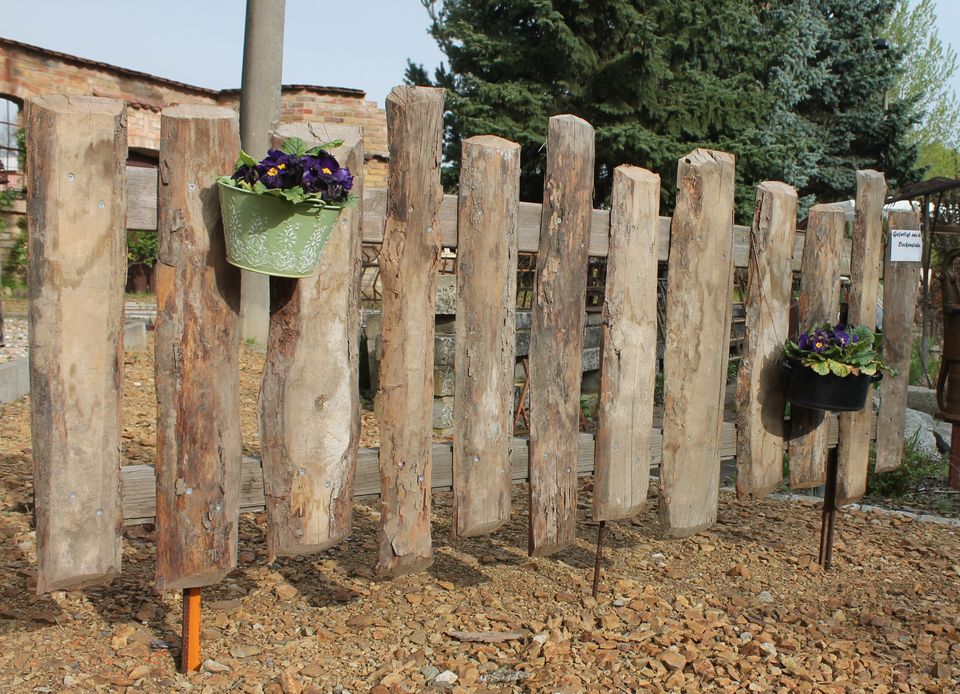 Gartenzaun alte Deckenstaken Holz Bretter Zaunlatten in Luckenwalde