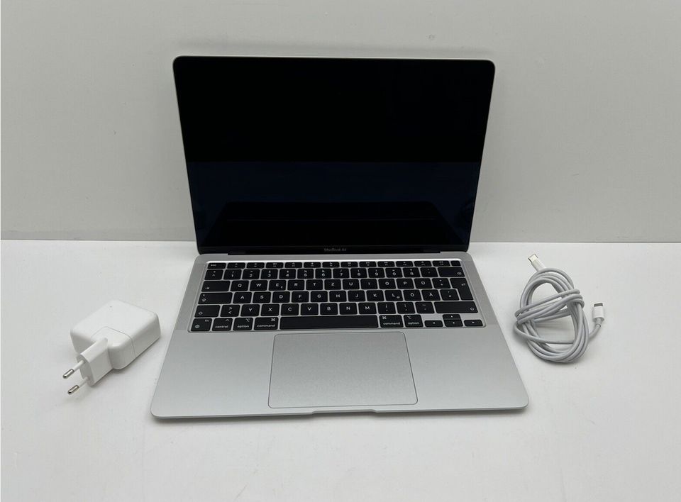 Apple MacBook Air 13" 2020 Retina M1 256GB 8GB Laptop in Berlin