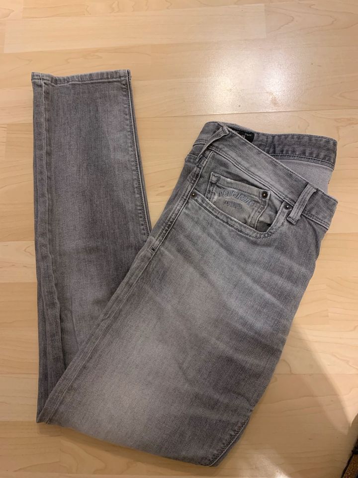 Pepe Jeans grau 32 x 32 Herren Jeans hellgrau in Kissing