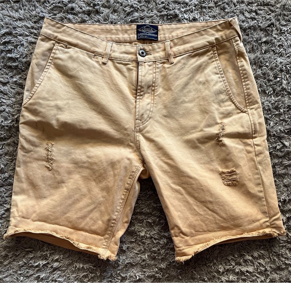 Kurze Jeans Shorts Destroy Look in Wolfenbüttel