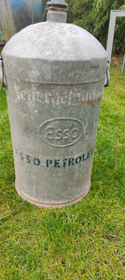 Vintage Esso Petroleumbehälter von 1956 in Quakenbrück