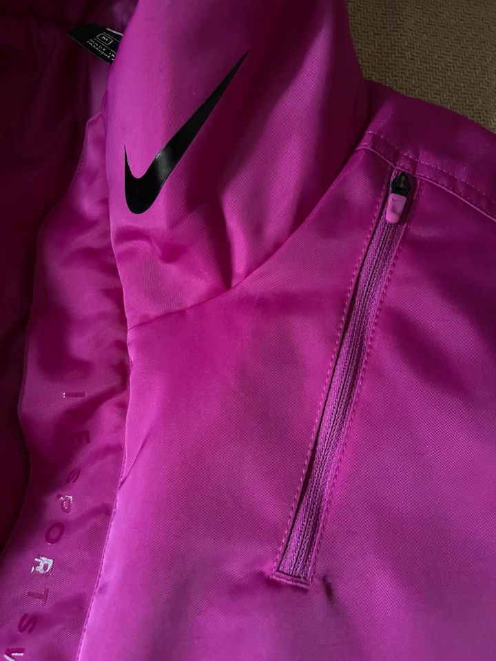 NEUE Nike Thermore Ecodown Jacke, Größe M, NP 199.- Euro Etikett in Ingolstadt