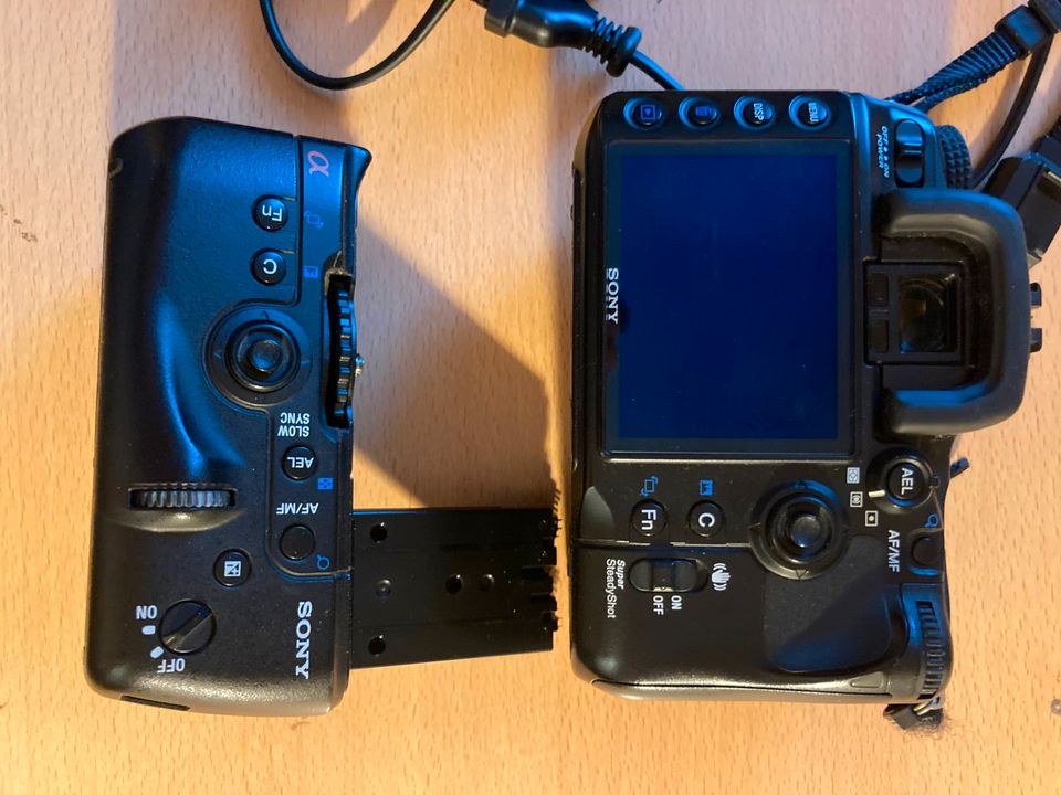 Sony A700 Spiegelreflexkamera mit Vertikalgriff u. Blitz, Akku... in Hamminkeln