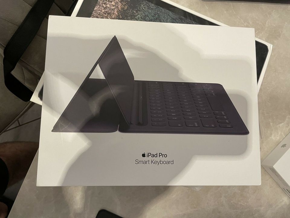 Apple Ipad Pro 2018 (64GB) + Zubehör in Filderstadt