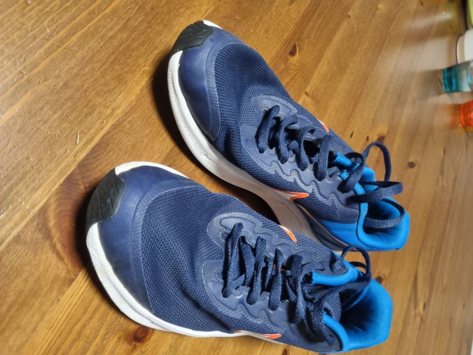 Nike Blaue Turnschuhe Gr. 37.5 Sehr guten Zustand! in Gifhorn