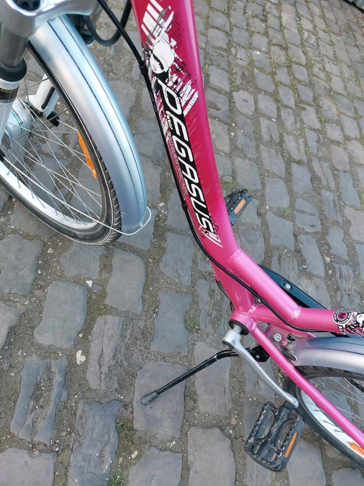 Schönes Mädchen Fahrrad 24 Zoll,3Gänge, Rücktrittbremse Fahrberei in Düsseldorf