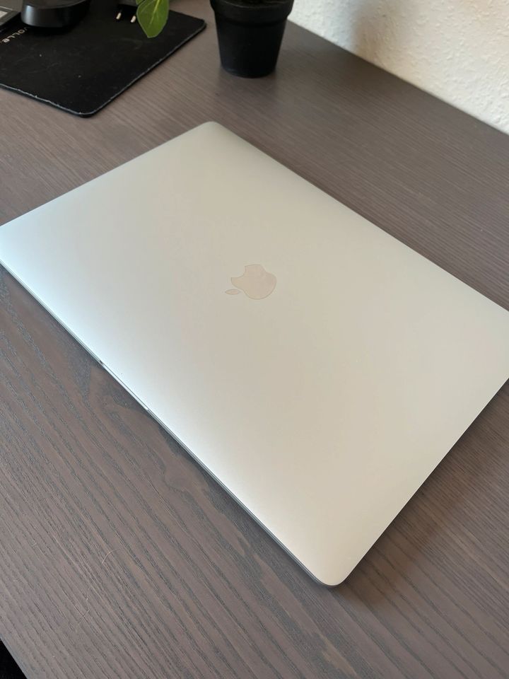 MacBook Pro 15, 2018 in Vreden