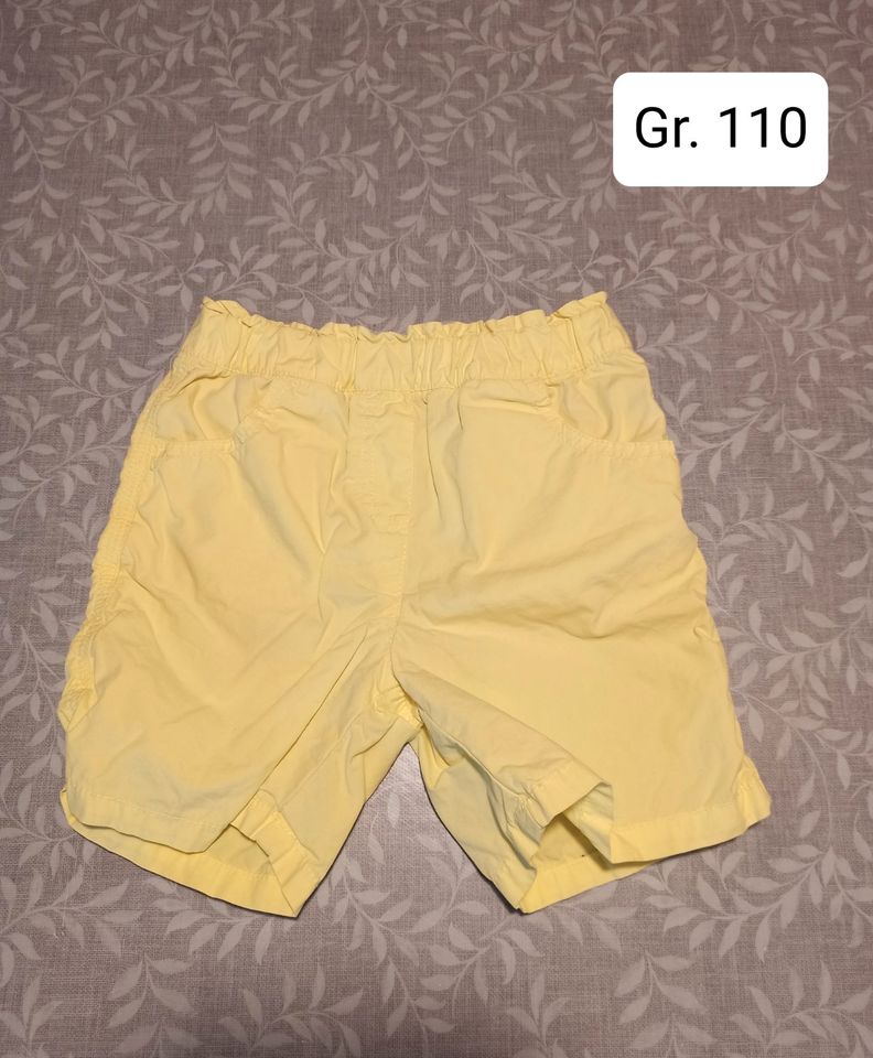 Kurze Hose, Gr. 110 in Freden