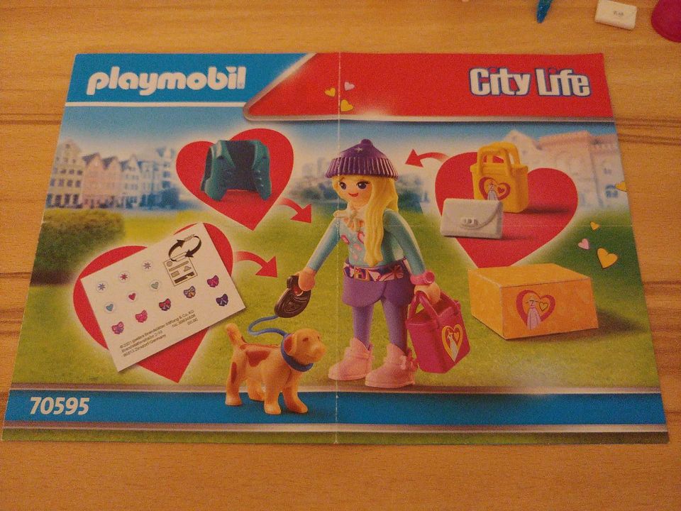 Playmobil 70595 Fashion Girl mit Hund in Paderborn