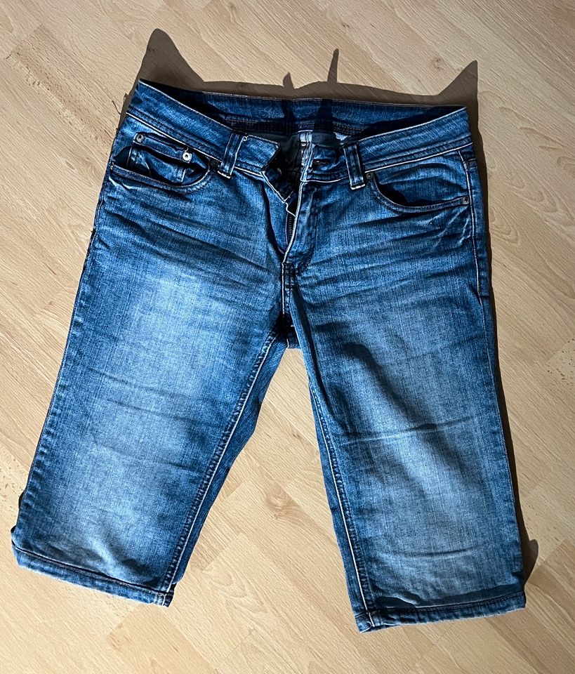 Kurze Jeans s‘oliver - Gr. 40 in Essen