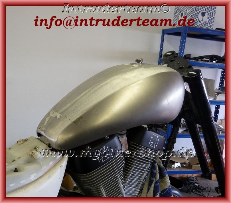 Tank Custom Flacher Alu Tank 16 Liter Suzuki Intruder VS1400 in Leipzig