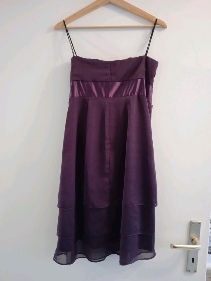 Abendkleid mit Jäckchen Ballkleid Abiball violett lila schwarz in Köln