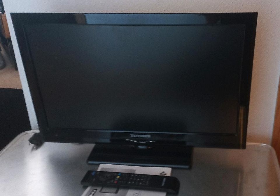 Telefunken 23,2" Fernseher LCD 45W in Roth