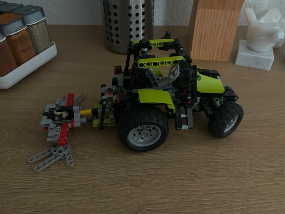 Lego Traktor Lego 9393 in Hanau