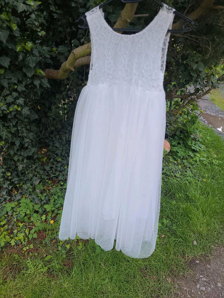 Weiße Kleid Mädchen 140 in Bad Suderode