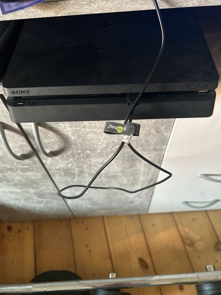 PlayStation 4 128gb +Controller in Berlin