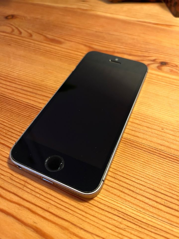 iPhone SE 1. Generation (2016) - mit viel Zubehör - TEILDEFEKT in Heidelberg