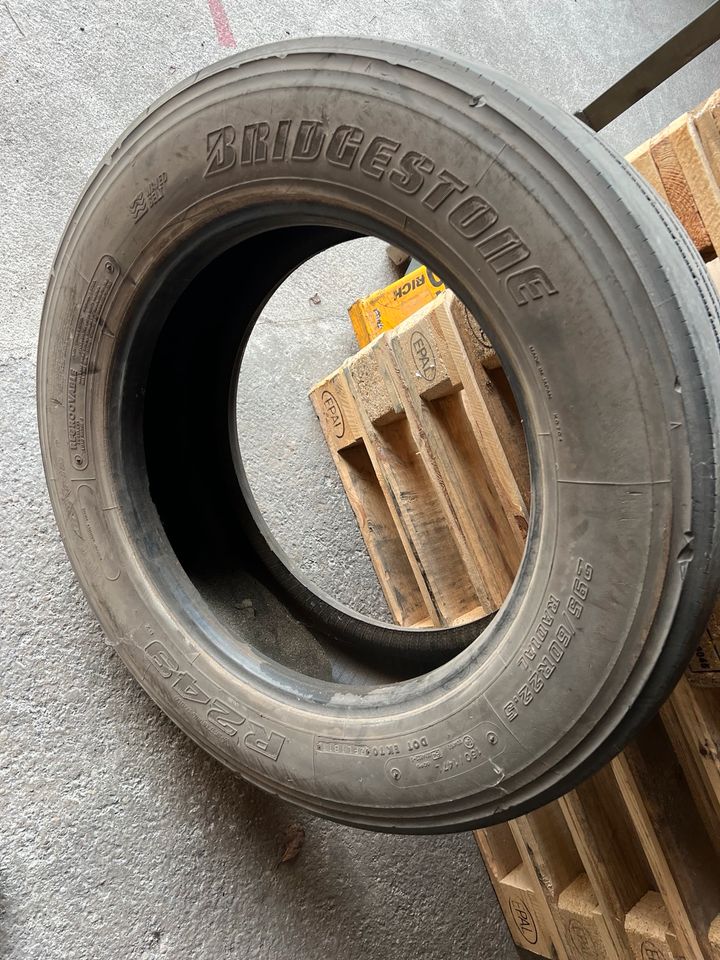 295 60 22,5 Bridgestone R249 Gebraucht in Dörth