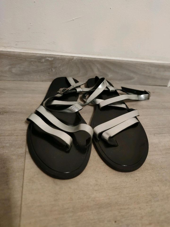 silber sandalen h&m echtleder schwarz 38 in Dortmund