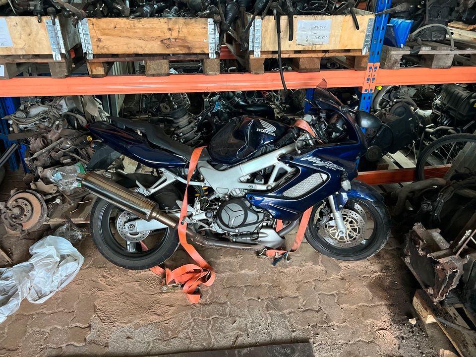 Honda VRT 1000 F Teile Felgen Motor Auspuff Ersatzteile in Rümpel