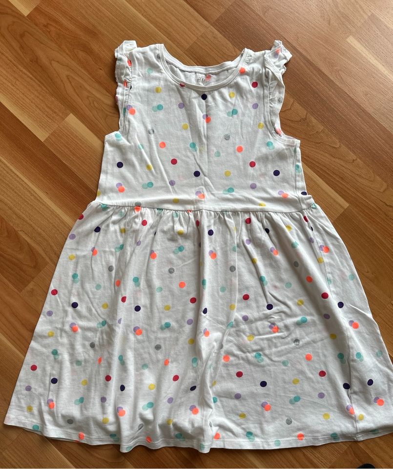 Super Zustand H&M Kleid Punkte 122-128 Glitzer in Frankenberg (Eder)