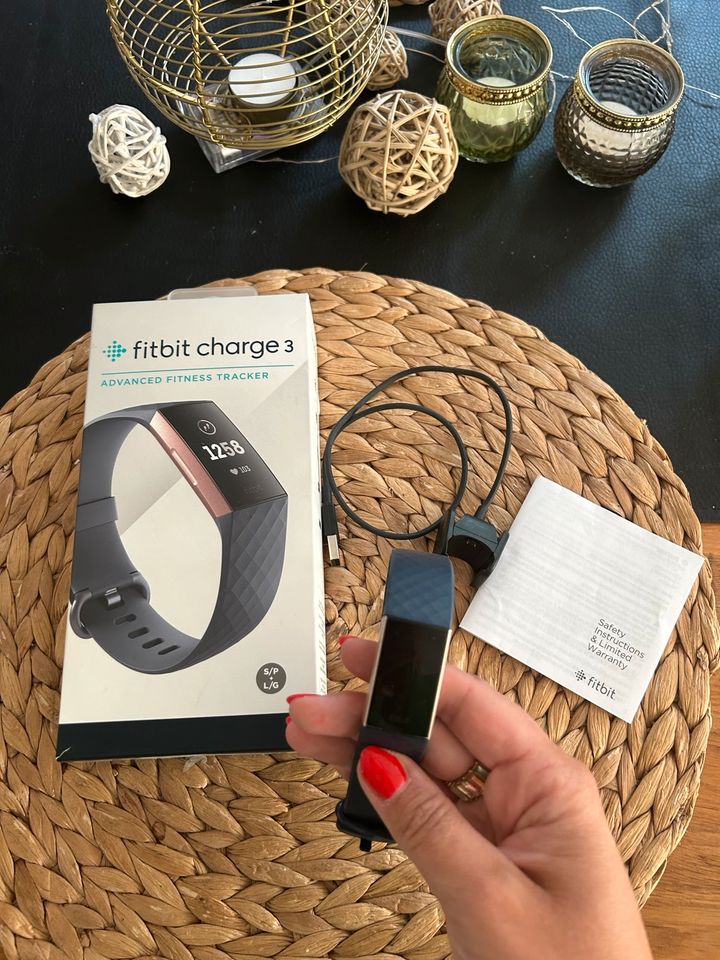 Fitbit charge 3 Advanced Tracker schwarzes Display in Wuppertal - Vohwinkel  | eBay Kleinanzeigen ist jetzt Kleinanzeigen