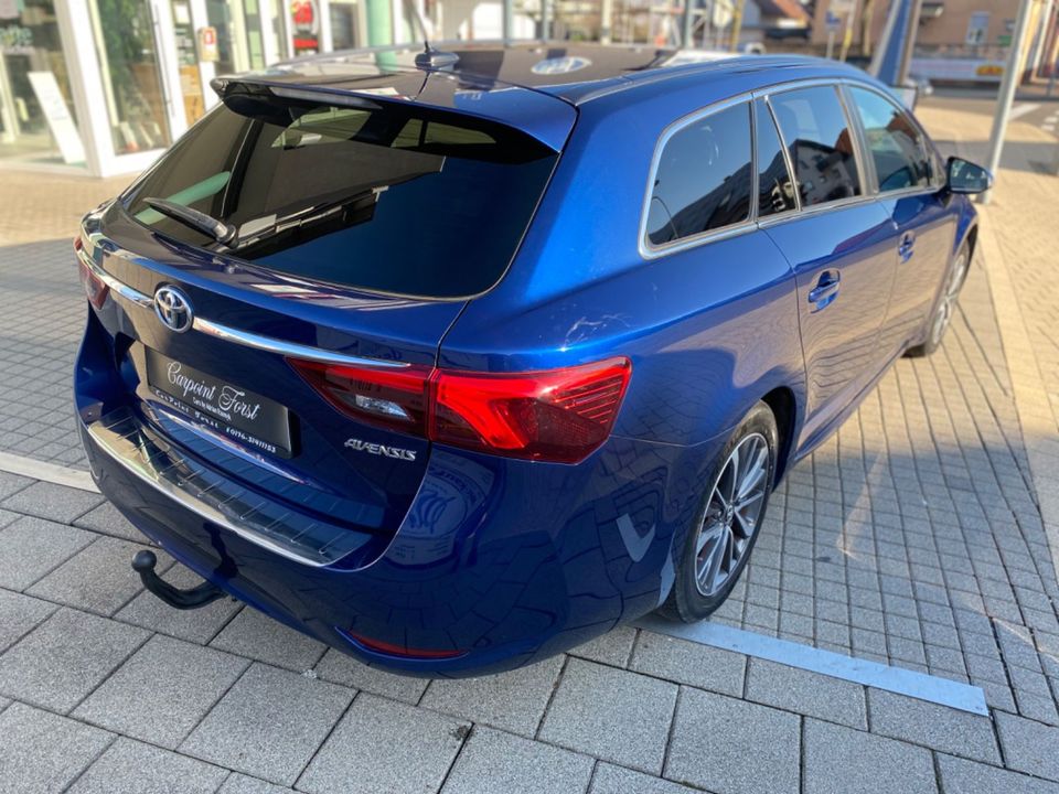 Toyota Avensis Touring Sports Edition-S+, NAVI, Alu... in Forst