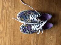 Fila Sneaker Lila mit Blumen Nordrhein-Westfalen - Menden Vorschau