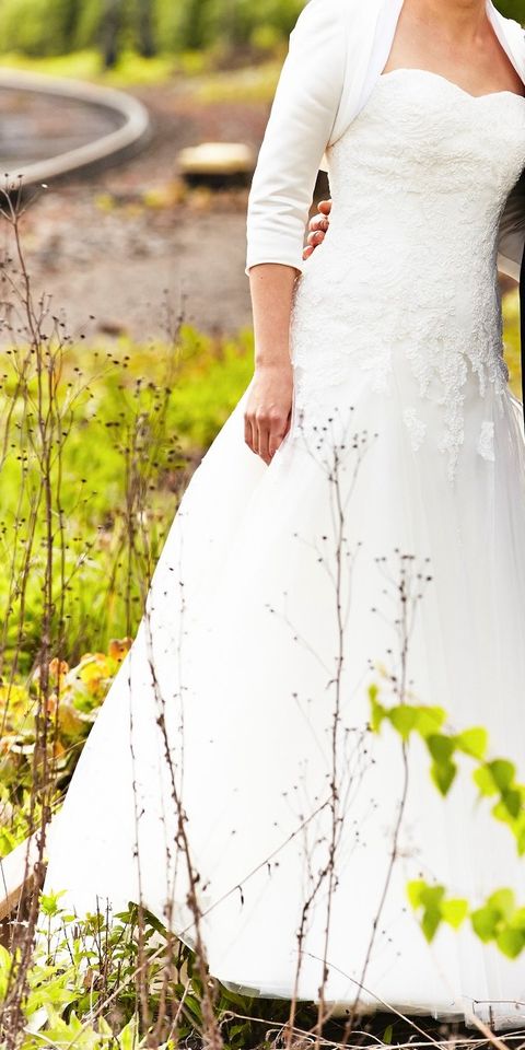 Bezauberndes Brautkleid mit Tüll, Satin und Spitze, Gr.38 in Ohlsbach