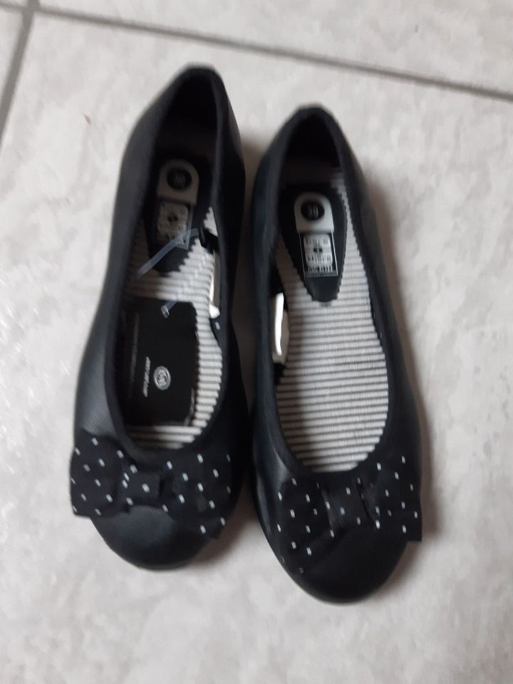 Ballerinas, Mädchen, schwarz, neu, Gr. 30 in Markt Schwaben