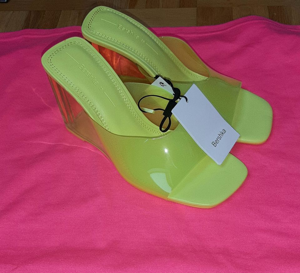 NEU Bershka Schuhe Sandalen Pantoletten Damen Gr.35 in Hatzenbühl