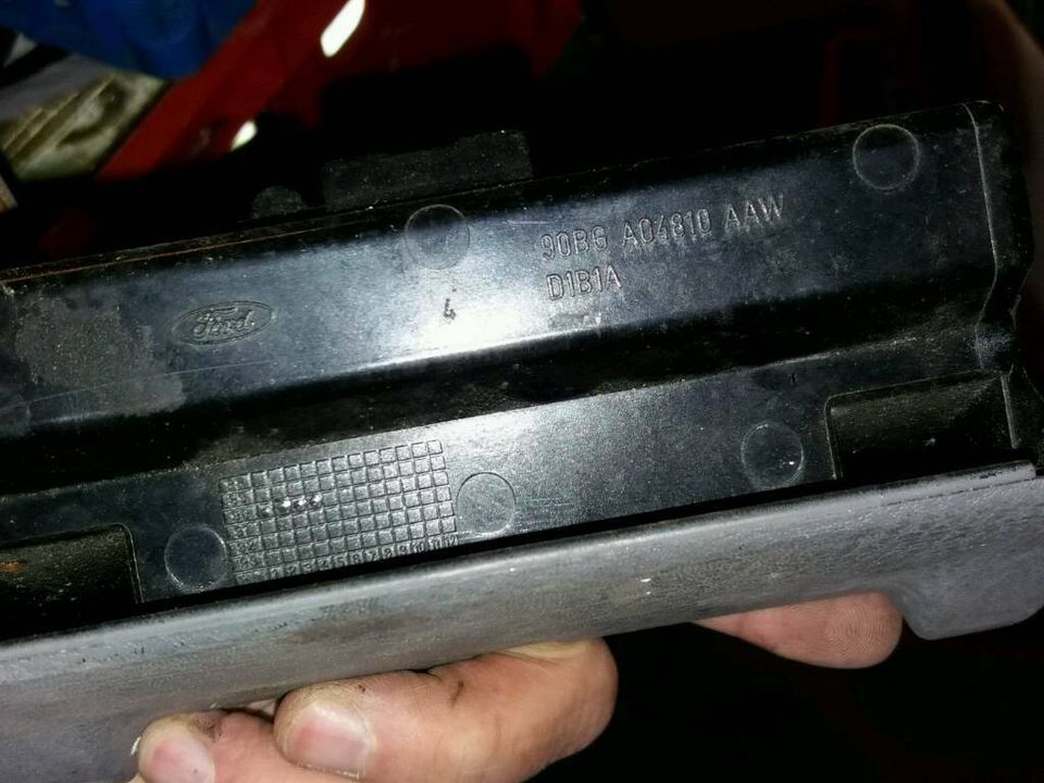 Aschenbecher vorne 90BG-A04810-AAW für Ford SIERRA in Bad Klosterlausnitz