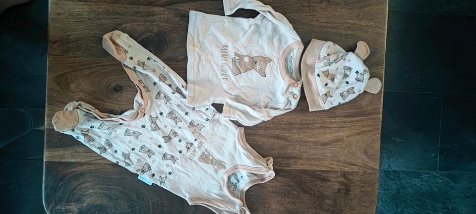 Neugeborenen Kleidung  Set / Baby Kleidung so gut wie neu in Munderkingen