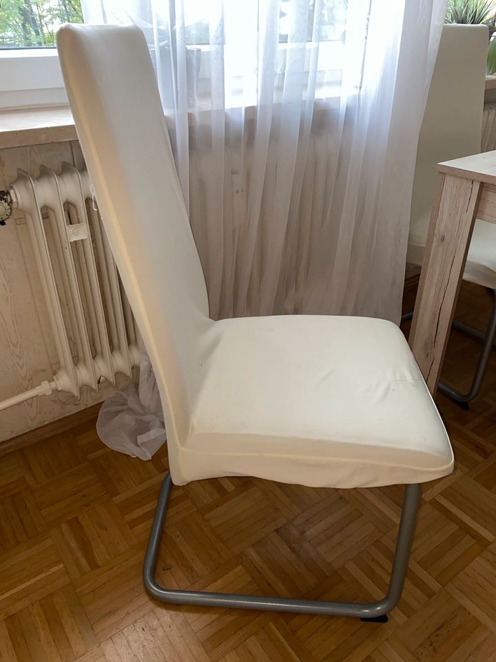 Wohnzimmer Tisch + 5 Stühle in München